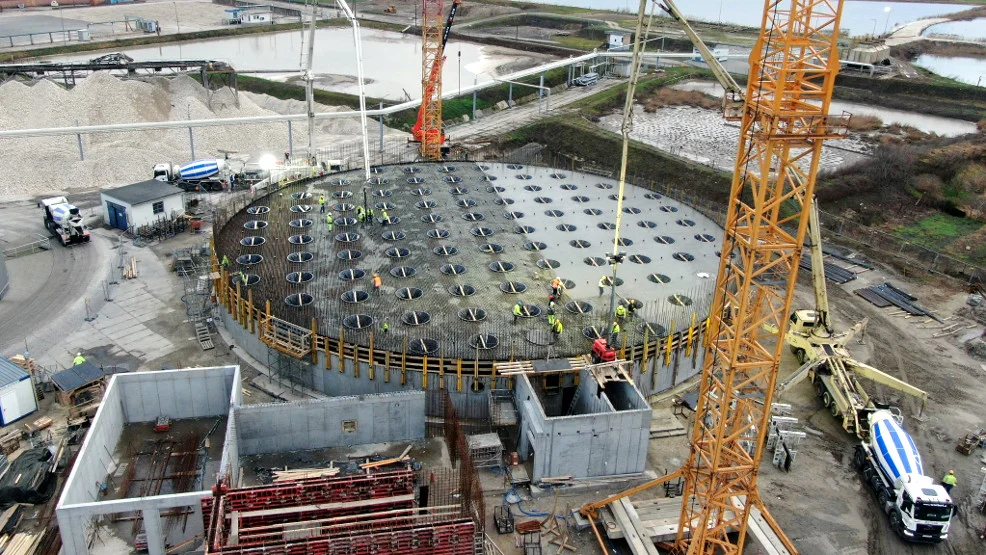 Rozbudowa cukrowni w Miejskiej Górce. Silos na 60 tys. ton cukru coraz wyższy  - Zdjęcie główne