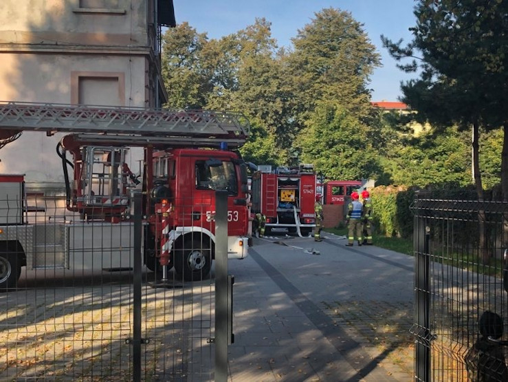 Ewakuowano dzieci z przedszkola. Strażacy prowadzili akcję pozorowaną - Zdjęcie główne