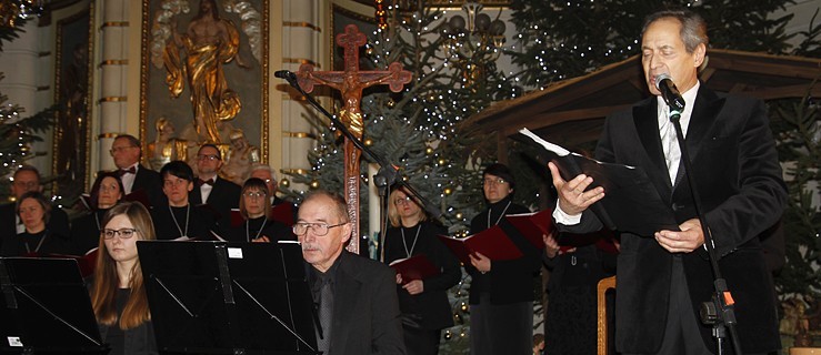 Orkiestra, chóry i recytacja Jerzego Zelnika - Zdjęcie główne