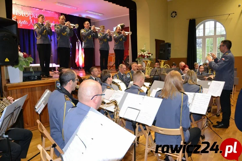 Szkoła Podstawowa w Sierakowie oraz sołectwo zapraszają na koncert noworoczny - Zdjęcie główne