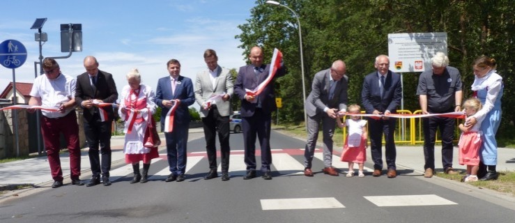 Oficjalne otwarcie drogi i ścieżki pieszo-rowerowej w Dębnie Polskim [FOTO] - Zdjęcie główne