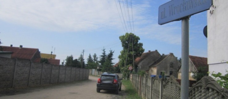 Staw w Dębnie Polskim oczyszczą po remoncie drogi - Zdjęcie główne
