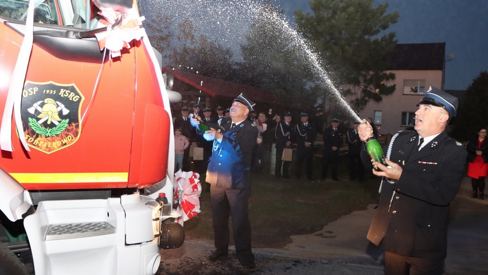 Zobacz, jak strażacy i mieszkańcy powitali nowe auto OSP Sobiałkowo [ZDJĘCIA] - Zdjęcie główne