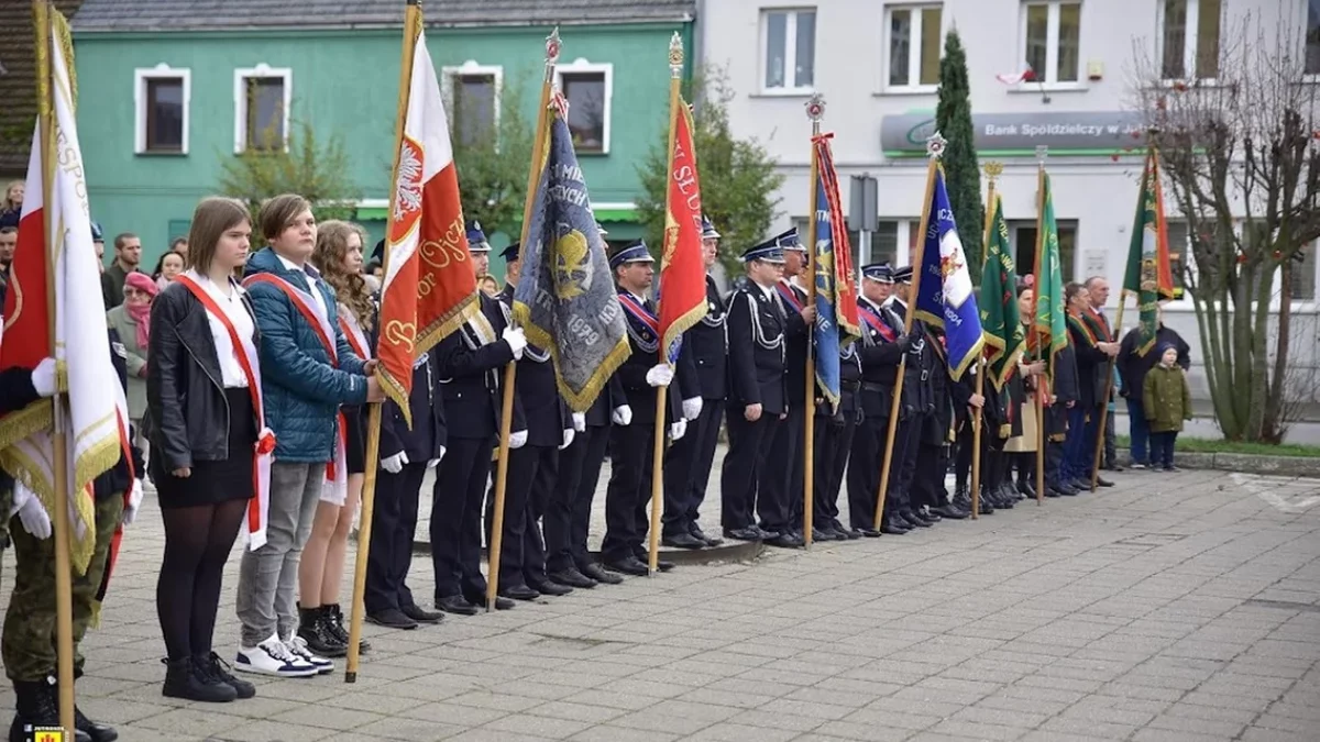 Narodowe Święto Niepodległości w Jutrosinie. Msza, przemarsz i grochówka - Zdjęcie główne