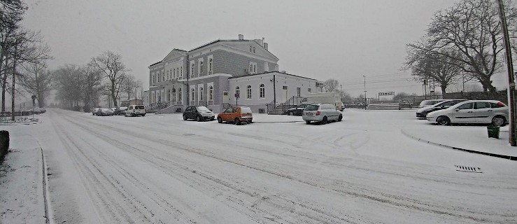 Zima na drogach powiatu. Trudne warunki dla kierowców - Zdjęcie główne