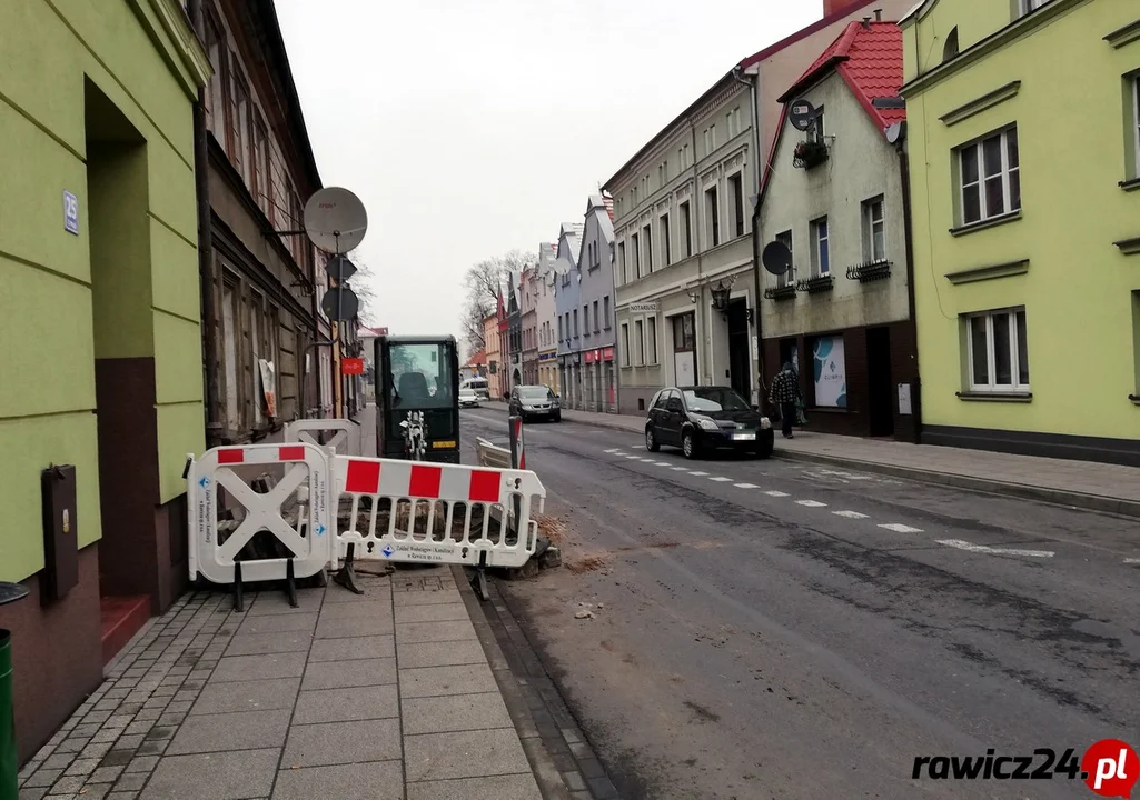 Awaria wodociągu na ul. 3 Maja w Rawiczu 