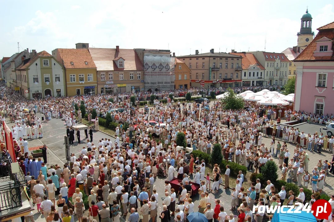 W czwartek Boże Ciało. Zobaczcie jak wyglądała procesja w Rawiczu 15 lat temu [ZDJĘCIA] - Zdjęcie główne