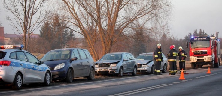 Stłuczka w Sarnówce. Uszkodzone trzy pojazdy - Zdjęcie główne
