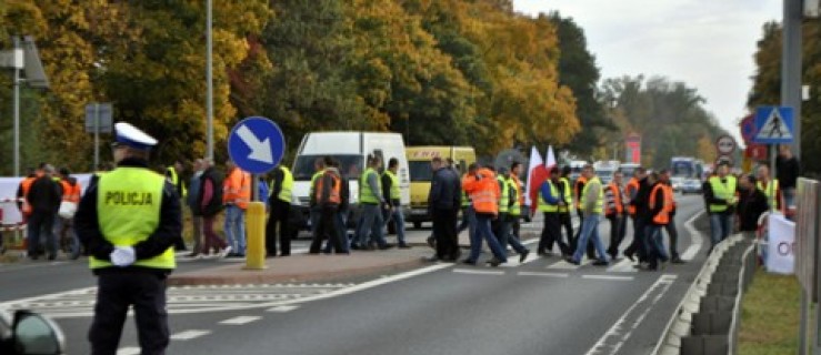 Rawicz. Protestowało kilkadziesiąt osób [ZDJĘCIA] - Zdjęcie główne