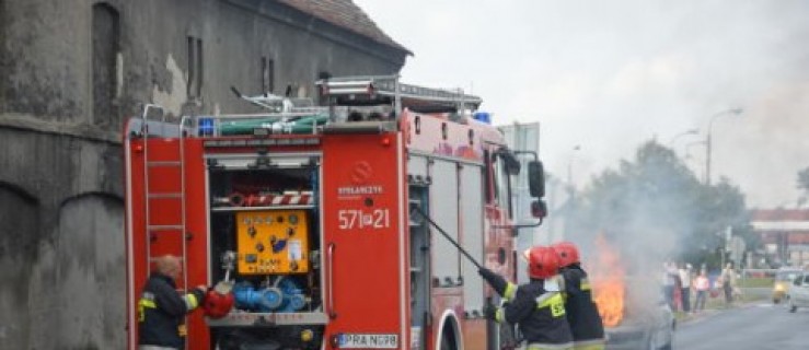 Pożar samochodu w Rawiczu - Zdjęcie główne