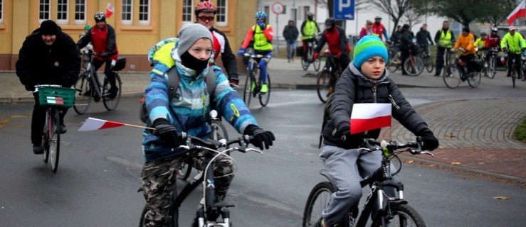 Świętowali z flagami na rowerach [FOTO] - Zdjęcie główne