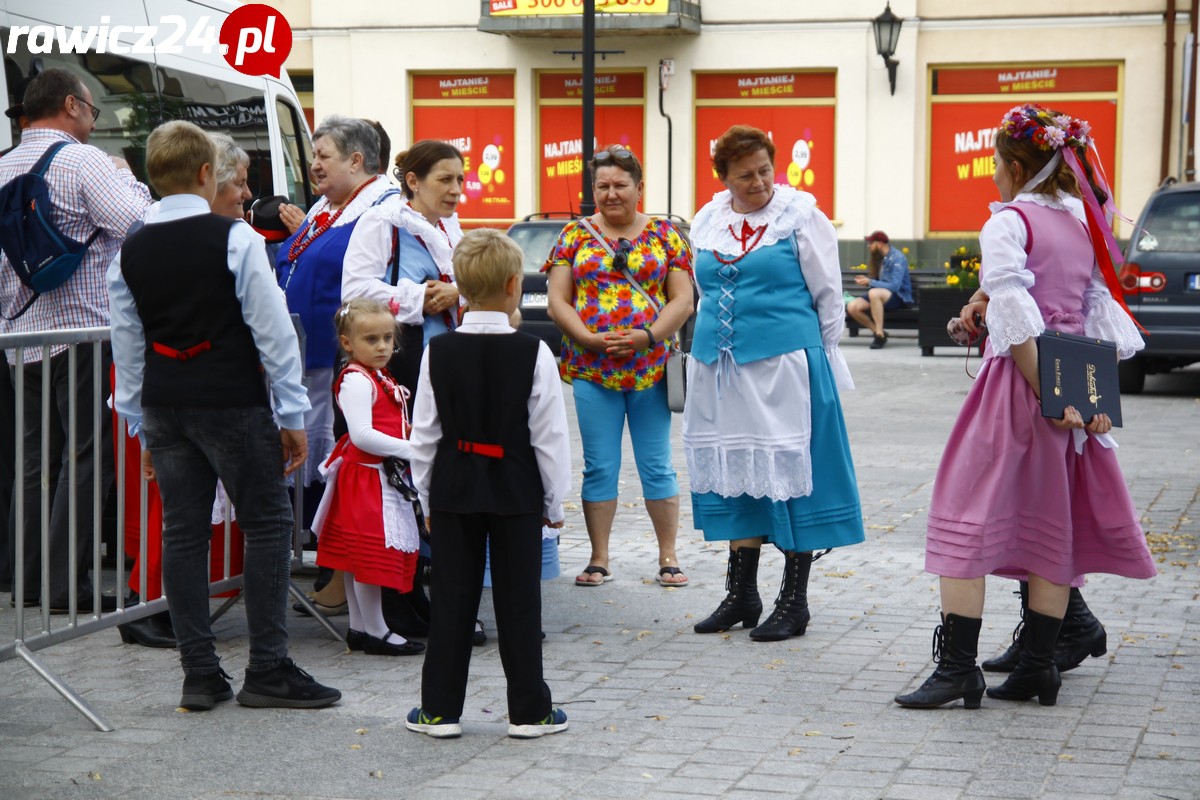 Występy wokalne zespołów działających przy domu kultury