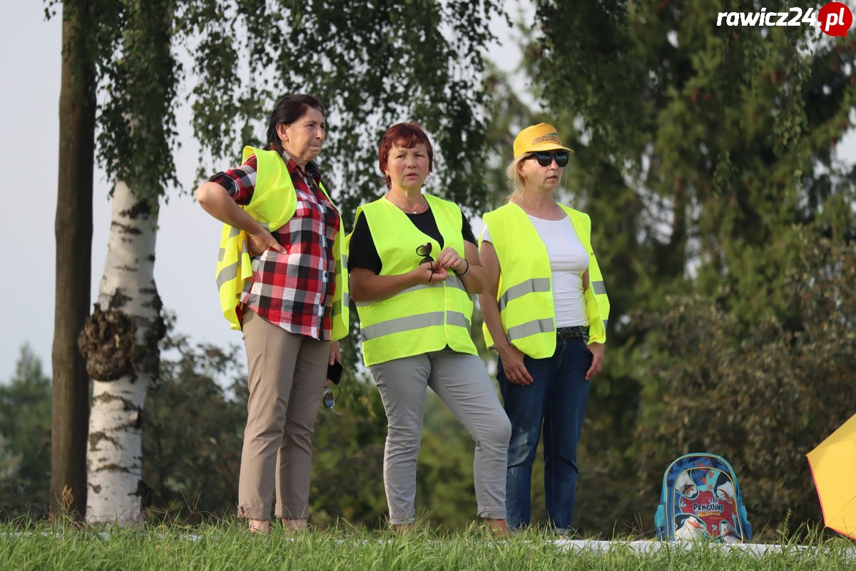 Kibice na meczu Niedźwiadków z łotewskim Lokomotivem