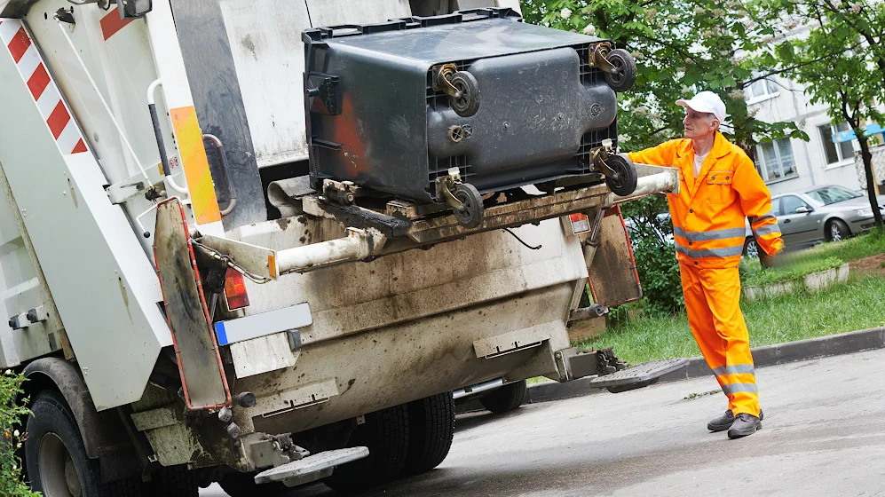 Publikujemy harmonogram odbioru śmieci w powiecie rawickim  - Zdjęcie główne