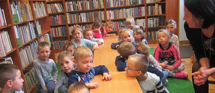 Przedszkolaki w bibliotece w Zielonej Wsi [FOTO] - Zdjęcie główne