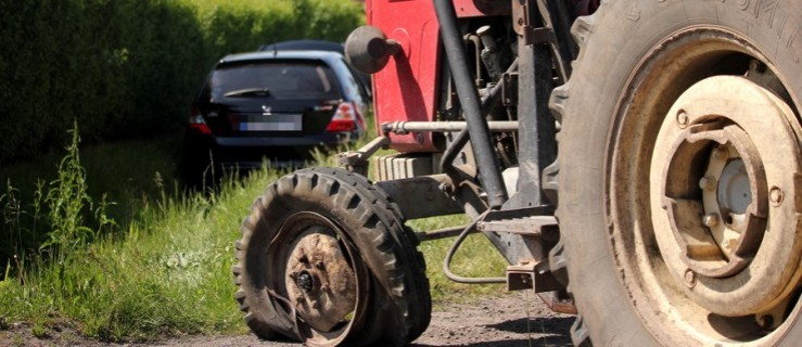 Jechali na komunię. Ich auto wpadło do rowu - Zdjęcie główne