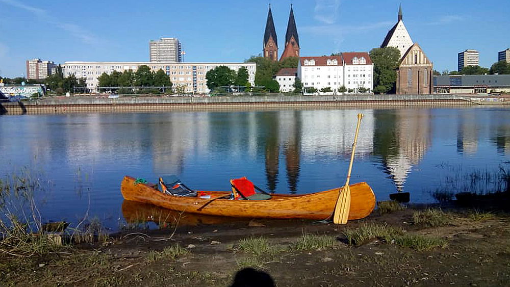 Płyną Odrą do Bałtyku. O mało co, zderzyli by się z barką - Zdjęcie główne