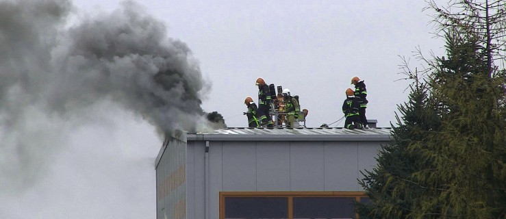 Pożar hali zakładu w podrawickim Sierakowie - Zdjęcie główne