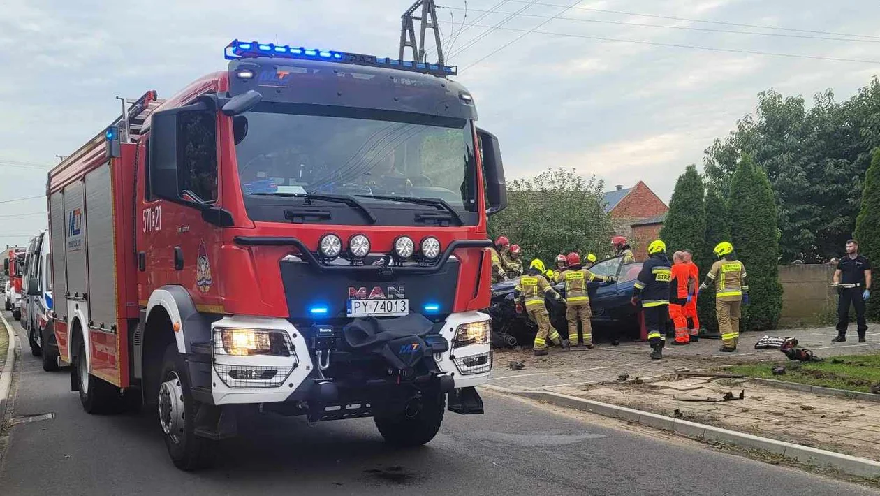 Dramatyczny wypadek w Gostkowie. Droga jest zablokowana - Zdjęcie główne