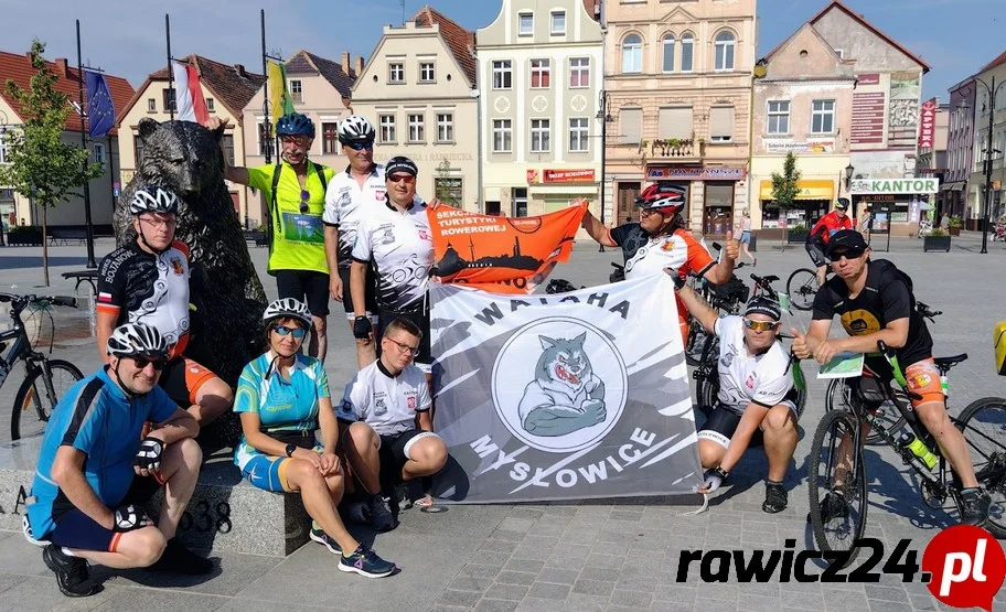 120 osób przejechało 100 kilometrów na rowerach (ZDJĘCIA) - Zdjęcie główne