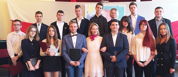 Młodzież z Bojanowa świętowała rocznicę niepodległości [FOTO] - Zdjęcie główne