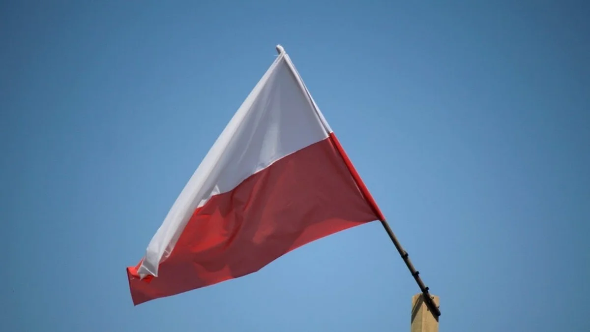 Mężczyzna zabrał flagę z remizy. Przyznał, że był nietrzeźwy - Zdjęcie główne