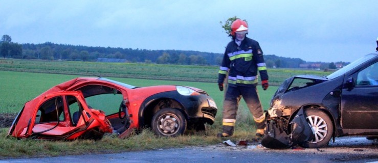 Kolizja dwóch osobówek, kierowca forda trafił do szpitala - Zdjęcie główne