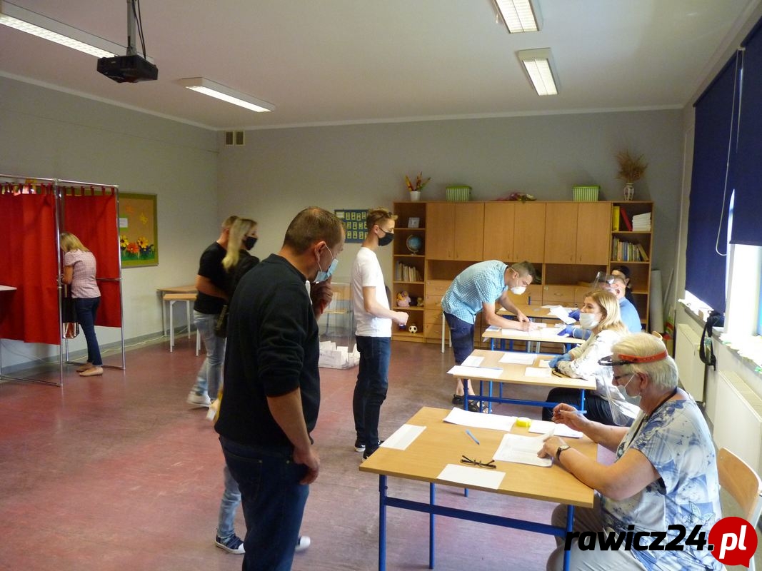 Głosowanie w Rawiczu i Sierakowie - Zdjęcie główne