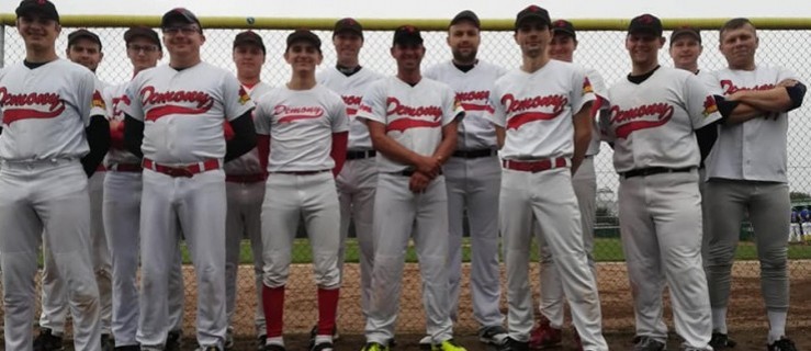 Demony z dwoma zwycięstwami  - Zdjęcie główne