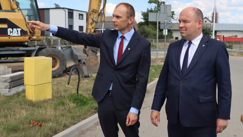 Pakosław. Minister przyjechał do Pakosławia. Przyglądał się inwestycjom [ZDJĘCIA] - Zdjęcie główne