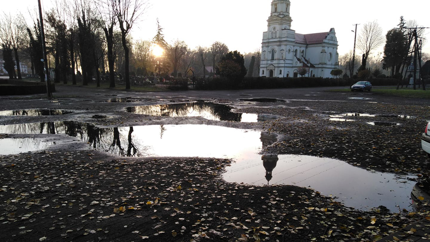 Utwardzą parking dla szkolnego autobusu - Zdjęcie główne