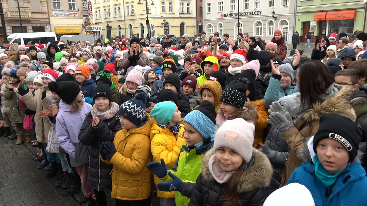 Zaśpiewali na rynku, żeby dodać Tosi skrzydeł [FILM] - Zdjęcie główne