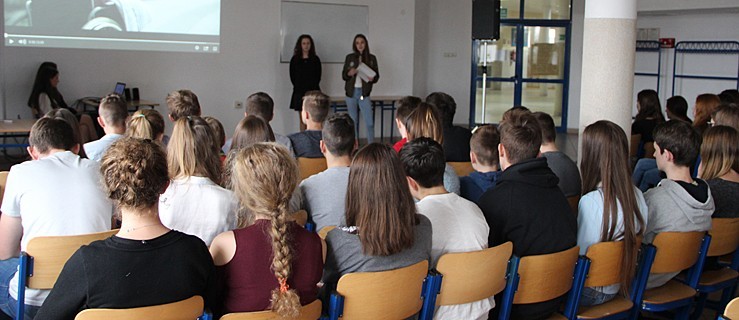 Gimnazjalna akcja z myślą o seniorach - Zdjęcie główne