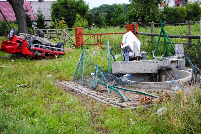 Trzebosz. Dachowanie przez prędkość? [ZDJĘCIA] - Zdjęcie główne