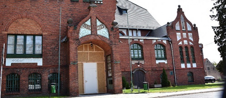 Zniknęły zabytkowe drzwi do Domu Kultury - Zdjęcie główne