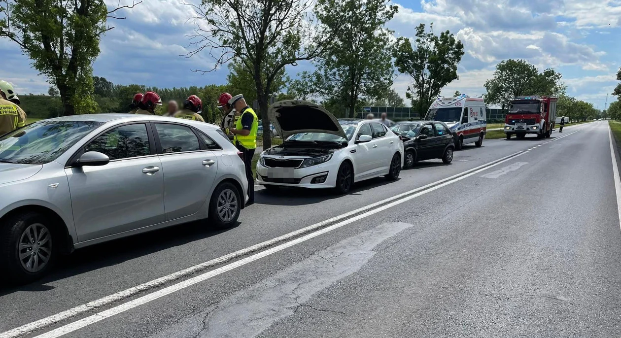 Rawicz. Wypadek na trasie Rawicz - Sarnowa. Jedna osoba poszkodowana  - Zdjęcie główne