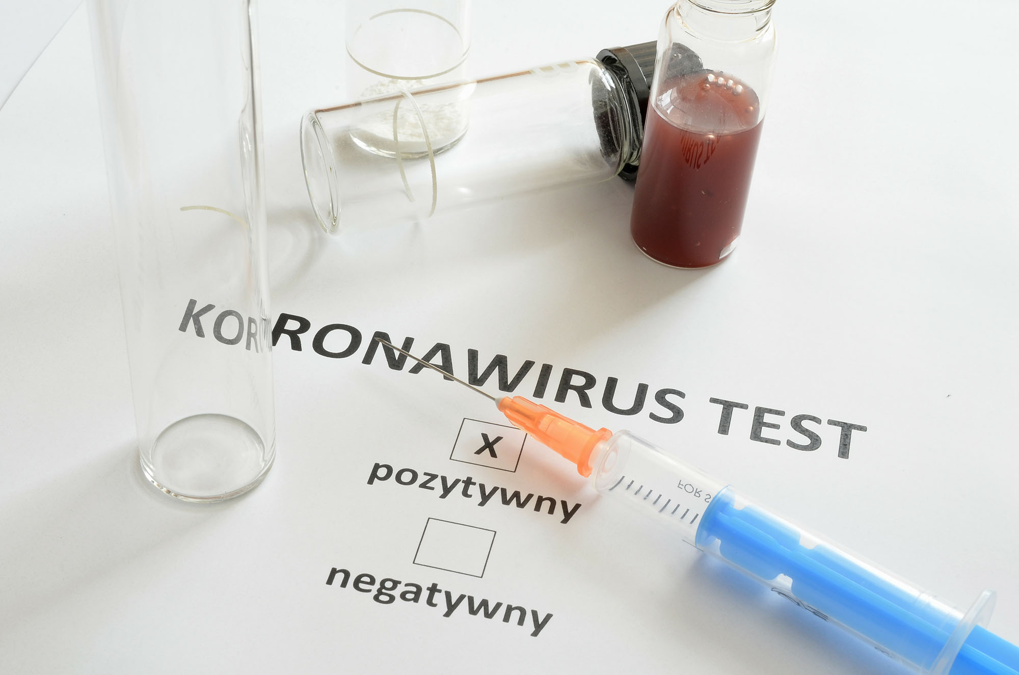 Czwartą falę epidemii COVID-19 napędzają głównie zakażenia w dwóch regionach - Zdjęcie główne