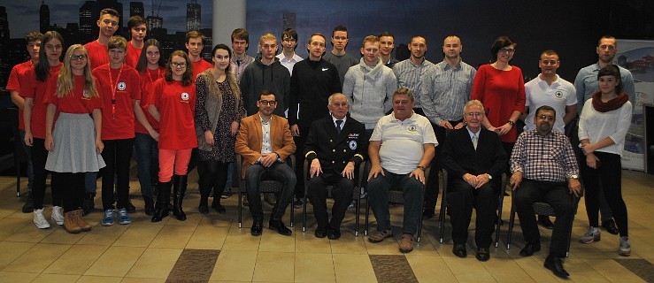 Ratownicy z zaświadczeniami i legitymacjami [ZDJĘCIA] - Zdjęcie główne