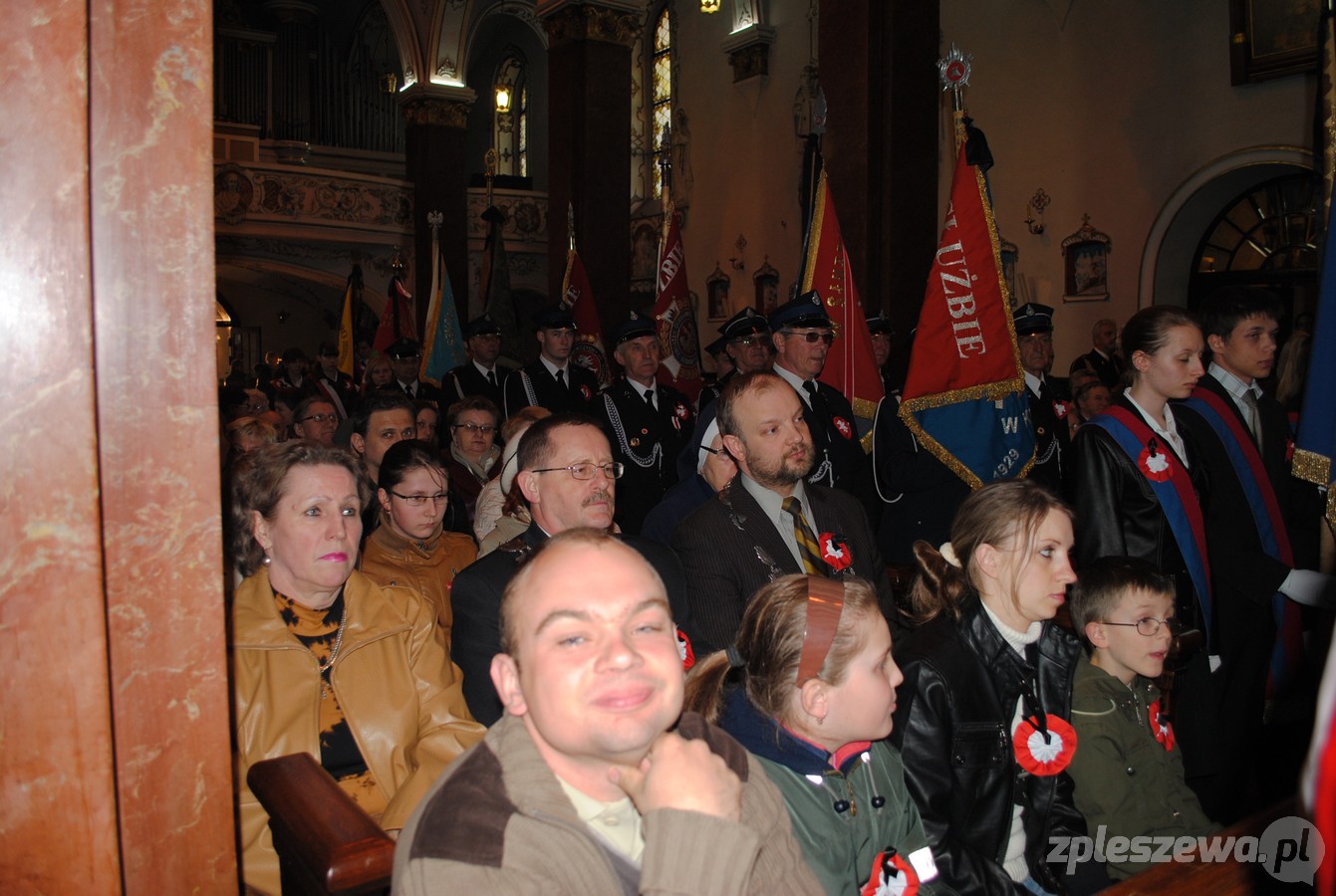 11. Rocznica katastrofy smoleńskiej. Tak Pleszew żegnał w roku 2010 tych, którzy zginęli w Smoleńsku