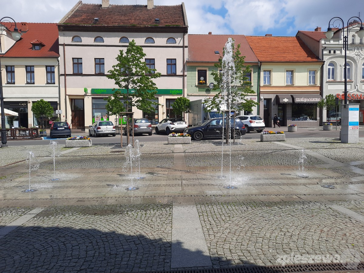 Fontanna na Rynku w Pleszewie znów działa