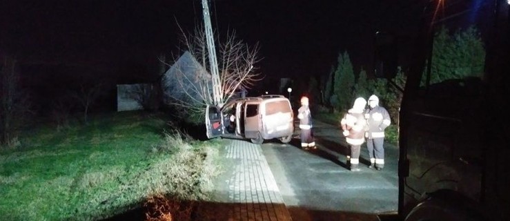 Wypadek w Rokutowie. Auto uderzyło w słup linii wysokiego napięcia - Zdjęcie główne