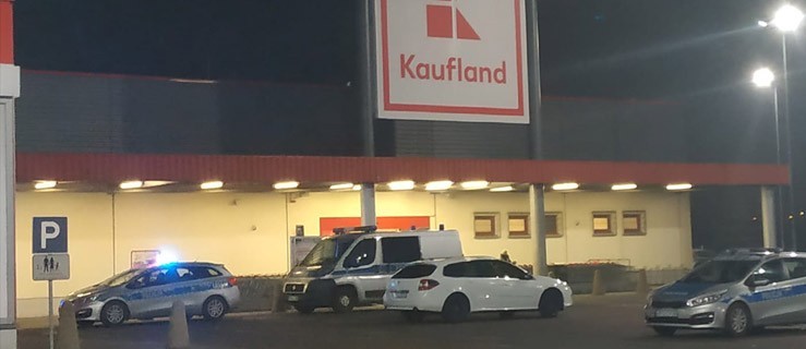  Alarm bombowy w Kauflandzie  - Zdjęcie główne