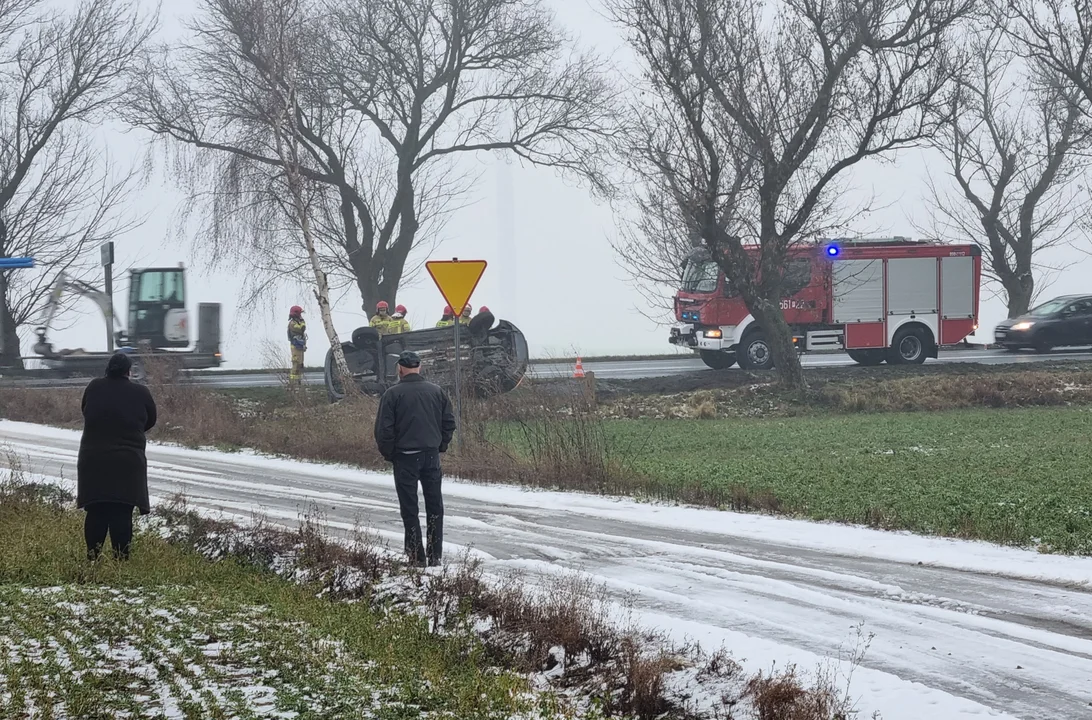 Dachowanie auta w Nowej Wsi w gminie Gizałki - Zdjęcie główne