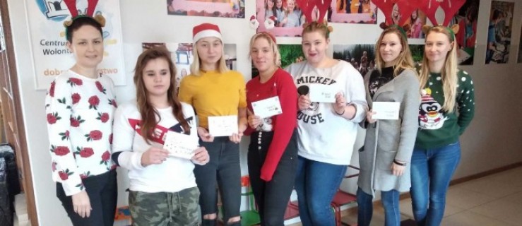 Pleszew. Uczniowie z OHP zrobili świąteczne kartki. Komu je podarują? - Zdjęcie główne