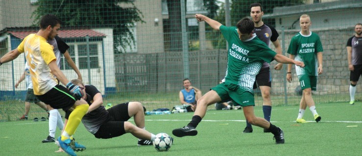 Ścisk w czołówce Playarena Pleszew - Zdjęcie główne