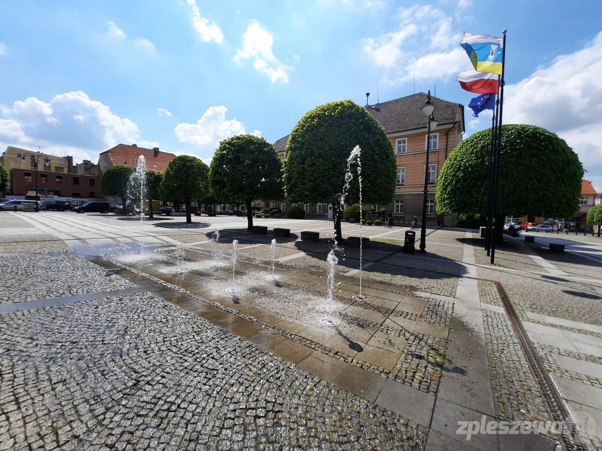 Fontanna na Rynku w Pleszewie znów działa