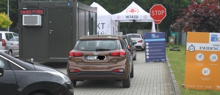 Koronawirus. 7.000 testów w ramach drive-thru w Wielkopolsce - Zdjęcie główne