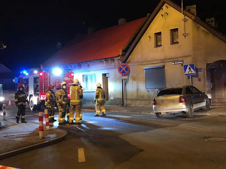 W kwietniu 2021 roku w Choczu na ul. Zagórowskiej 37-latek stracił panowanie nad samochodem i wjechał w budynek powodując uszkodzenie elewacji. Nie miał uprawnień