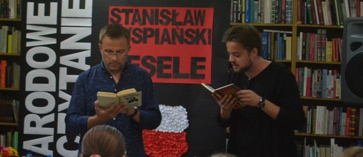 Narodowe Czytanie z Tomaszem Bednarkiem w Pleszewie [ZDJĘCIA, WIDEO] - Zdjęcie główne