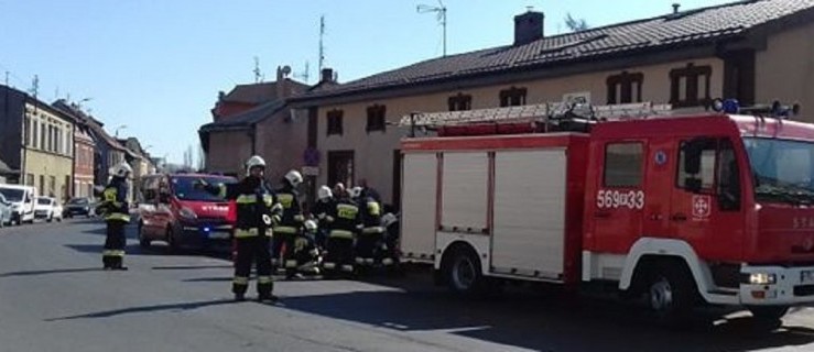 Dobrzyca. Akcja służb na ul. Koźmińskiej. W pobliżu lądował helikopter LPR [ZDJĘCIA] - Zdjęcie główne
